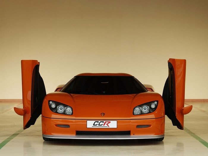 Koenigsegg%20CCR%202004%20-%20800x600.jpg (700x525, 53Kb)